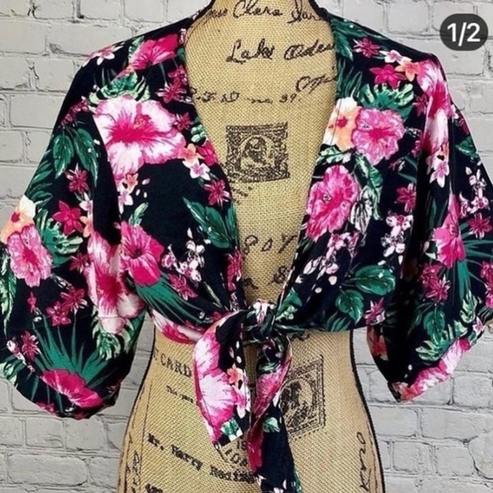 BoomBoom Floral Front Tie Crop Top